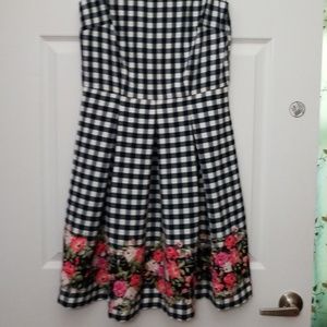 Pretty  black n white dress